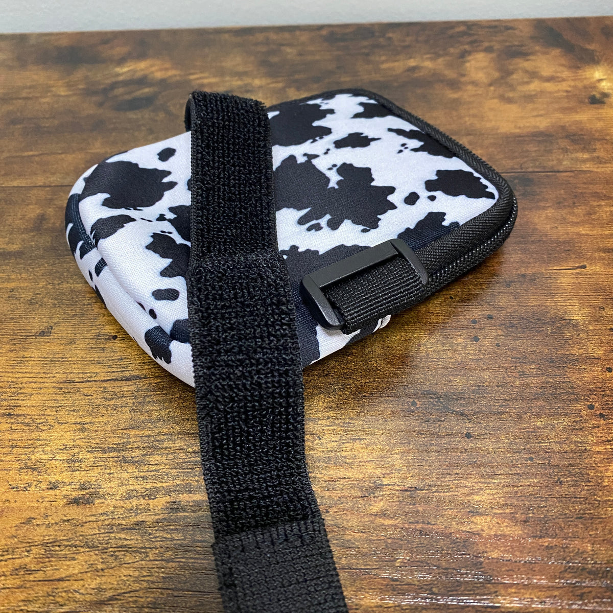 Tumbler Fanny - Black Cow Black Zipper